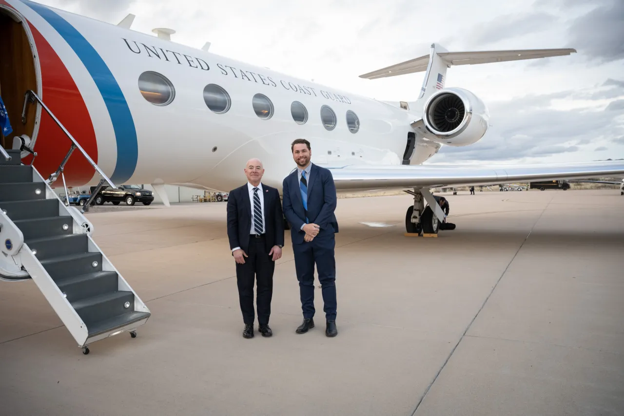 Image: DHS Secretary Alejandro Mayorkas Departed Tucson, Arizona (009)