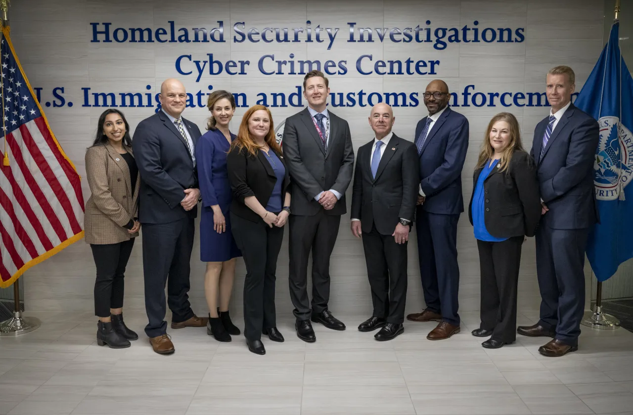 Image: DHS Secretary Alejandro Mayorkas Visits HSI Cyber Crimes Center (042)