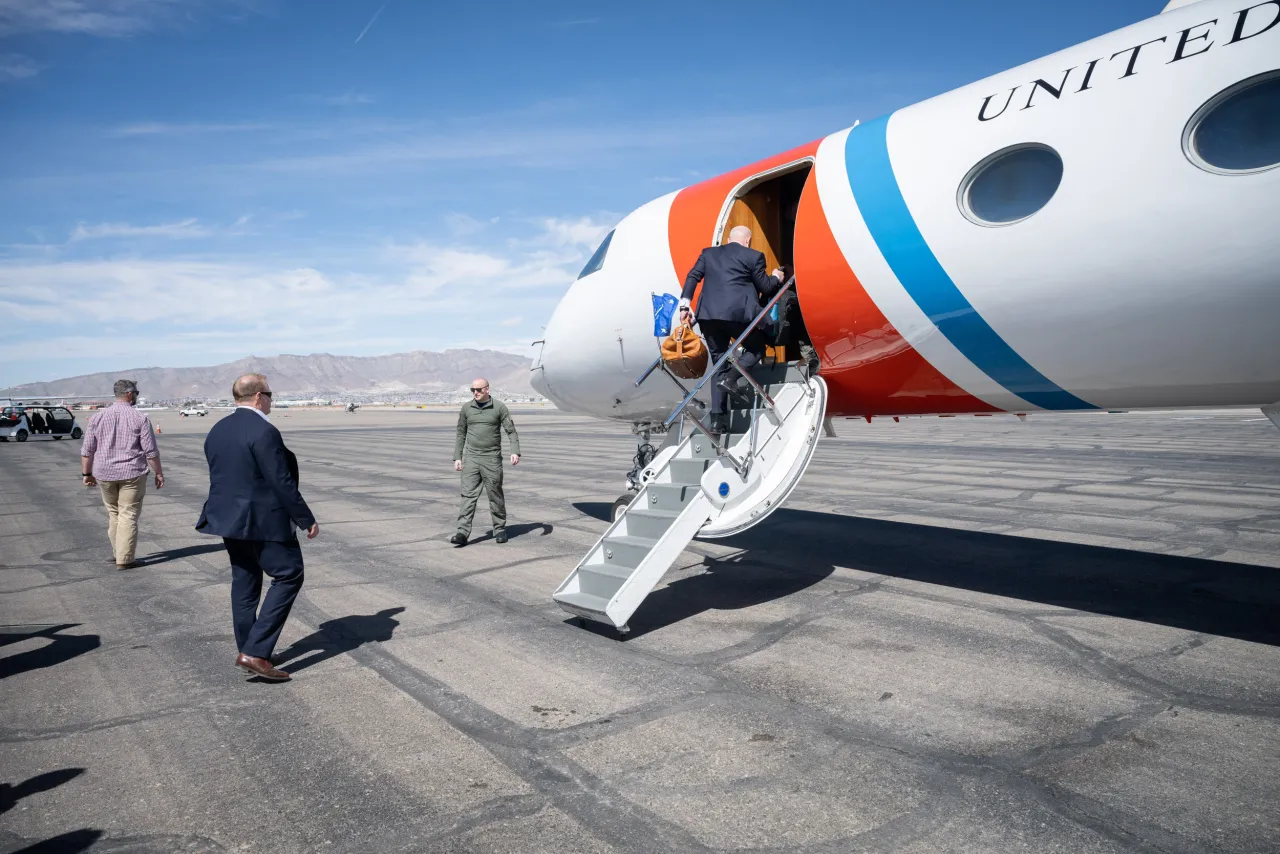 Image: DHS Secretary Alejandro Mayorkas Departs El Paso, Texas (043)