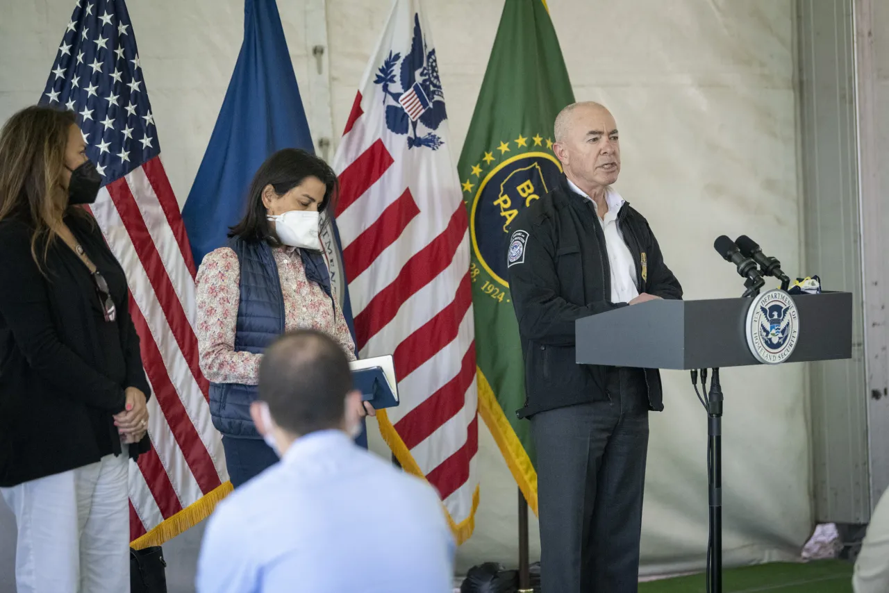 Image: DHS Secretary Alejandro Mayorkas Tours CBP Donna Processing Center (15)