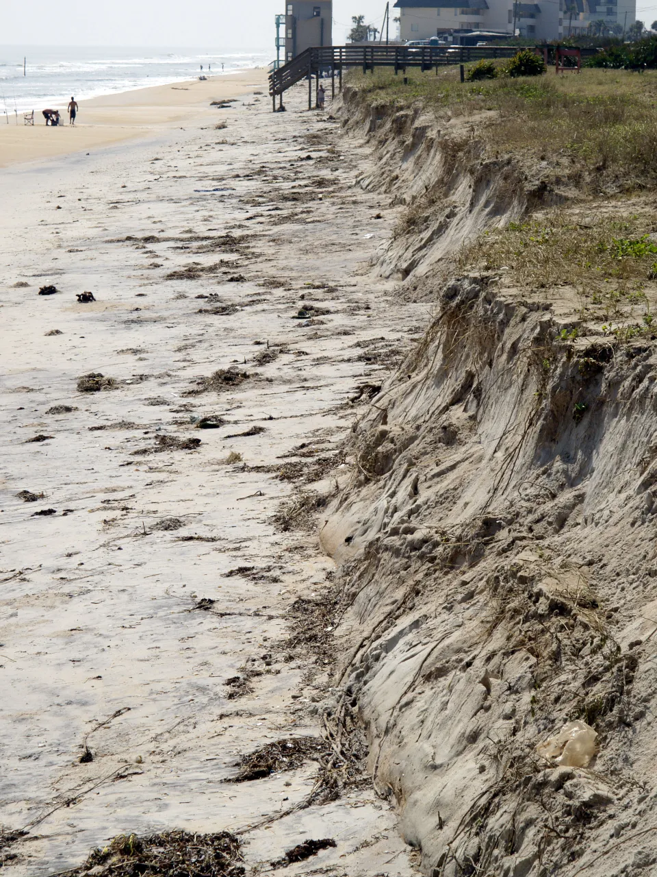 Image: Hurricane Jeanne - Heavy beach erosion that resulted in the closing of the beach