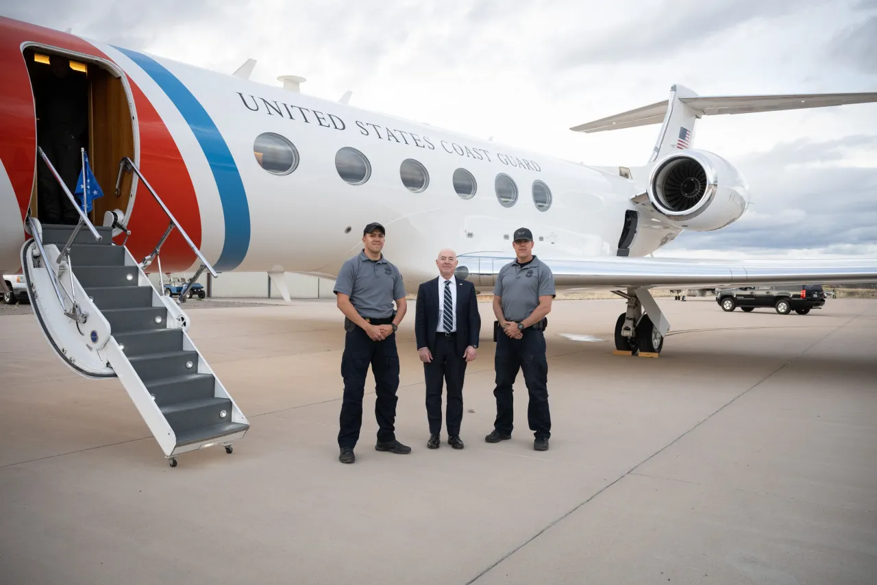 Image: DHS Secretary Alejandro Mayorkas Departed Tucson, Arizona (001)