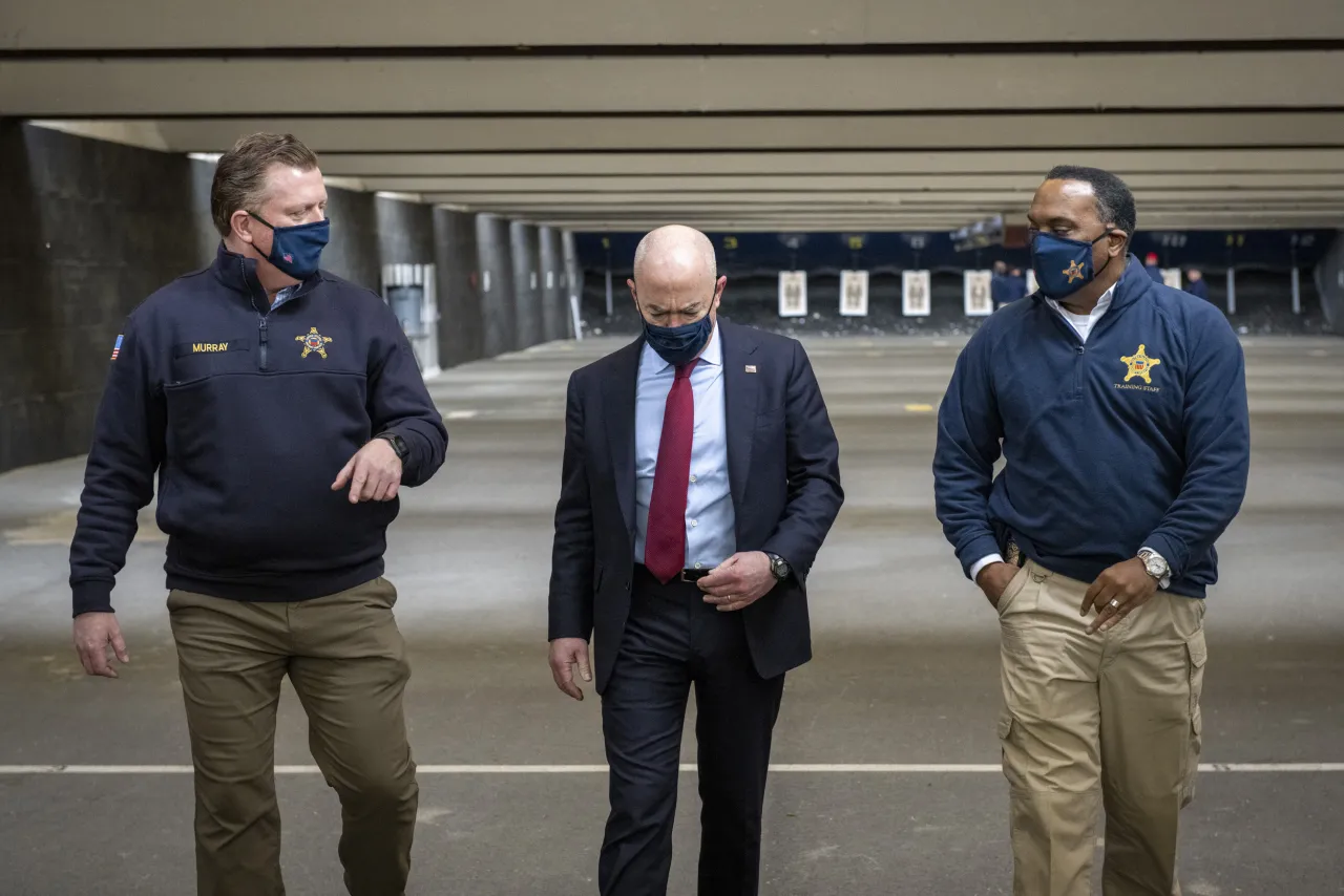 Image: DHS Secretary Alejandro Mayorkas Tours Secret Service Training Center (05)