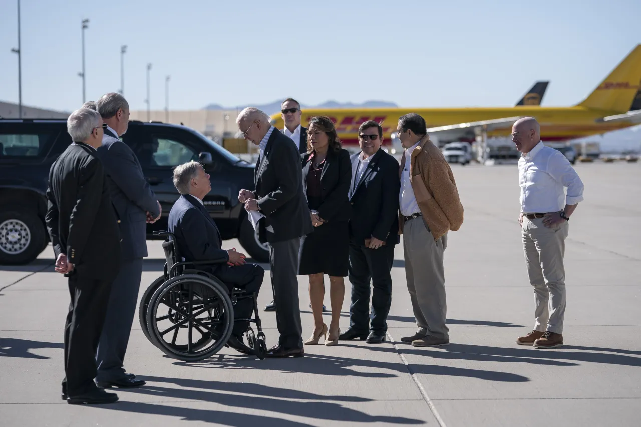 Image: DHS Secretary Alejandro Mayorkas travels to El Paso with President Biden (004)