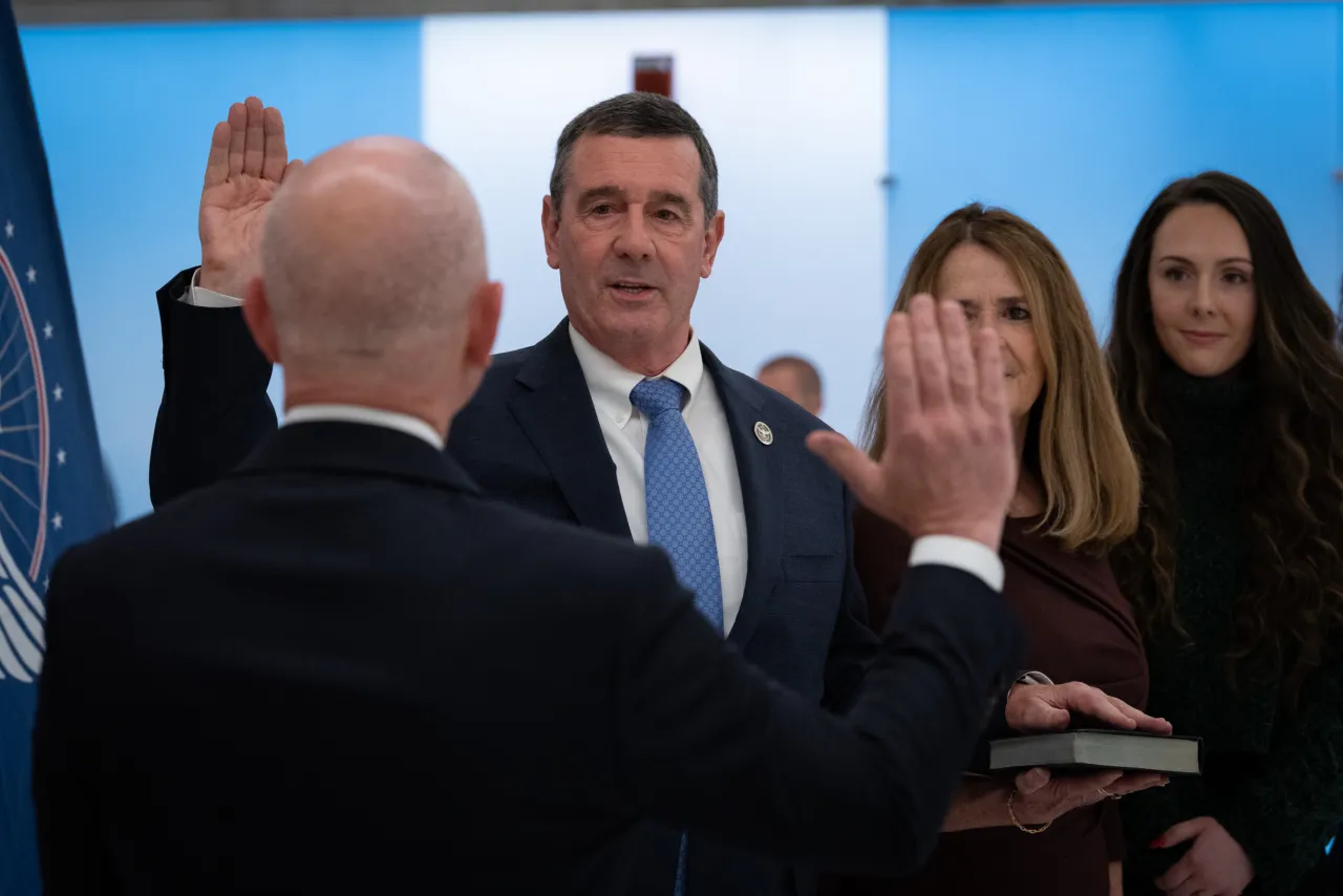 Image: DHS Secretary Alejandro Mayorkas Swears In TSA Administrator(008)