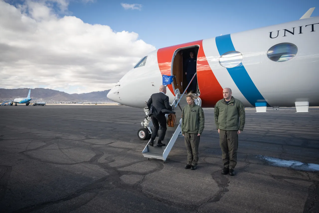 Image: DHS Secretary Alejandro Mayorkas Departs El Paso, TX (056)