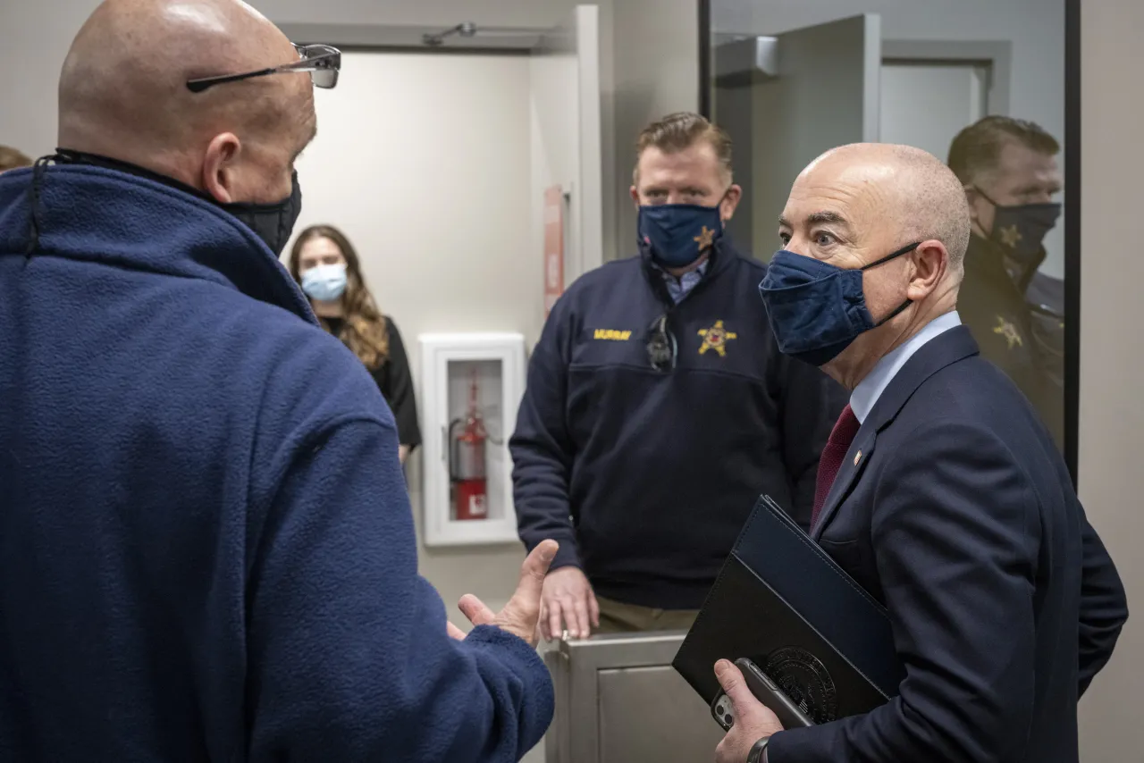 Image: DHS Secretary Alejandro Mayorkas Tours Secret Service Training Center (03)