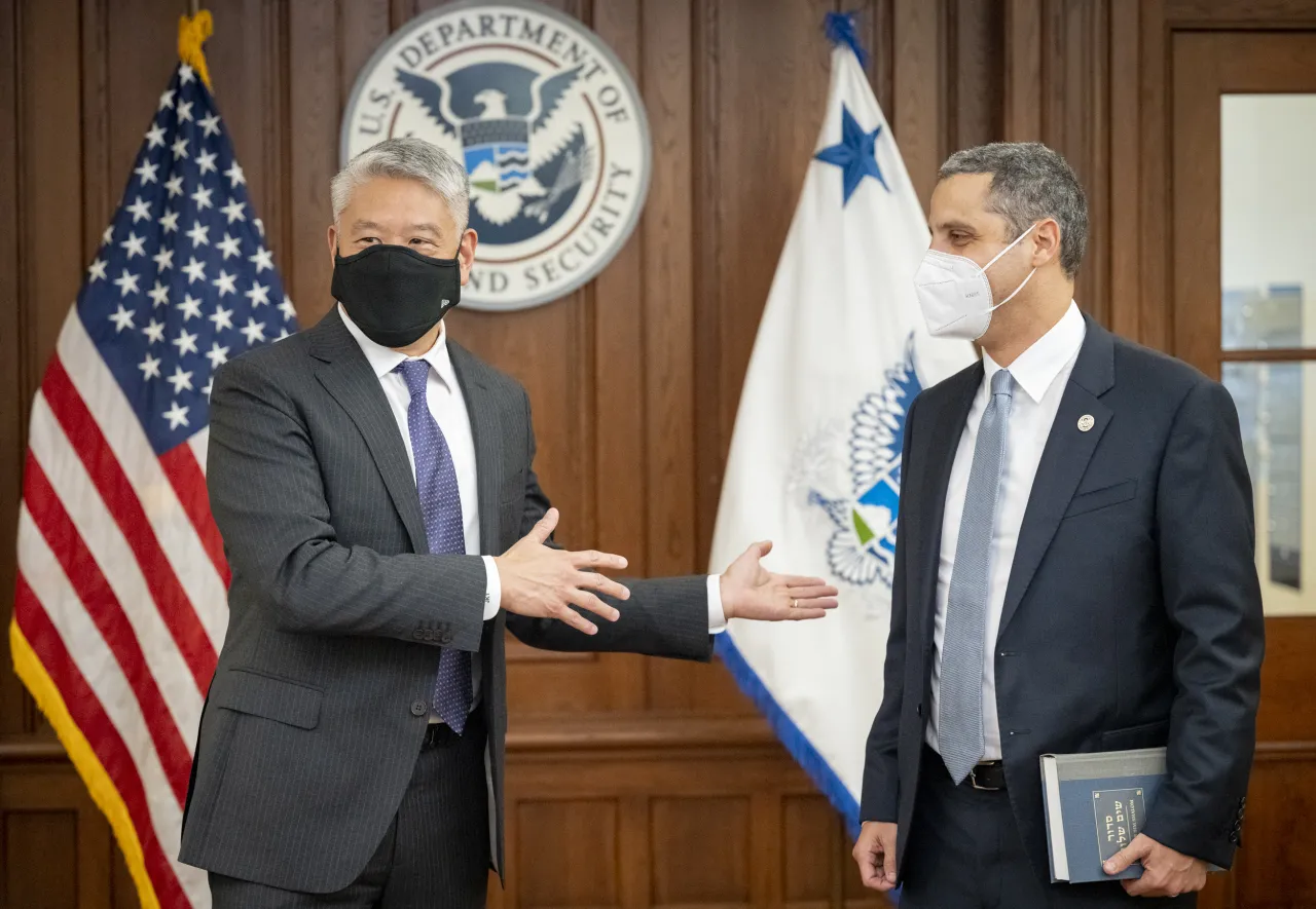 Image: DHS Deputy Secretary Tien Swears in Robert Silvers (17)