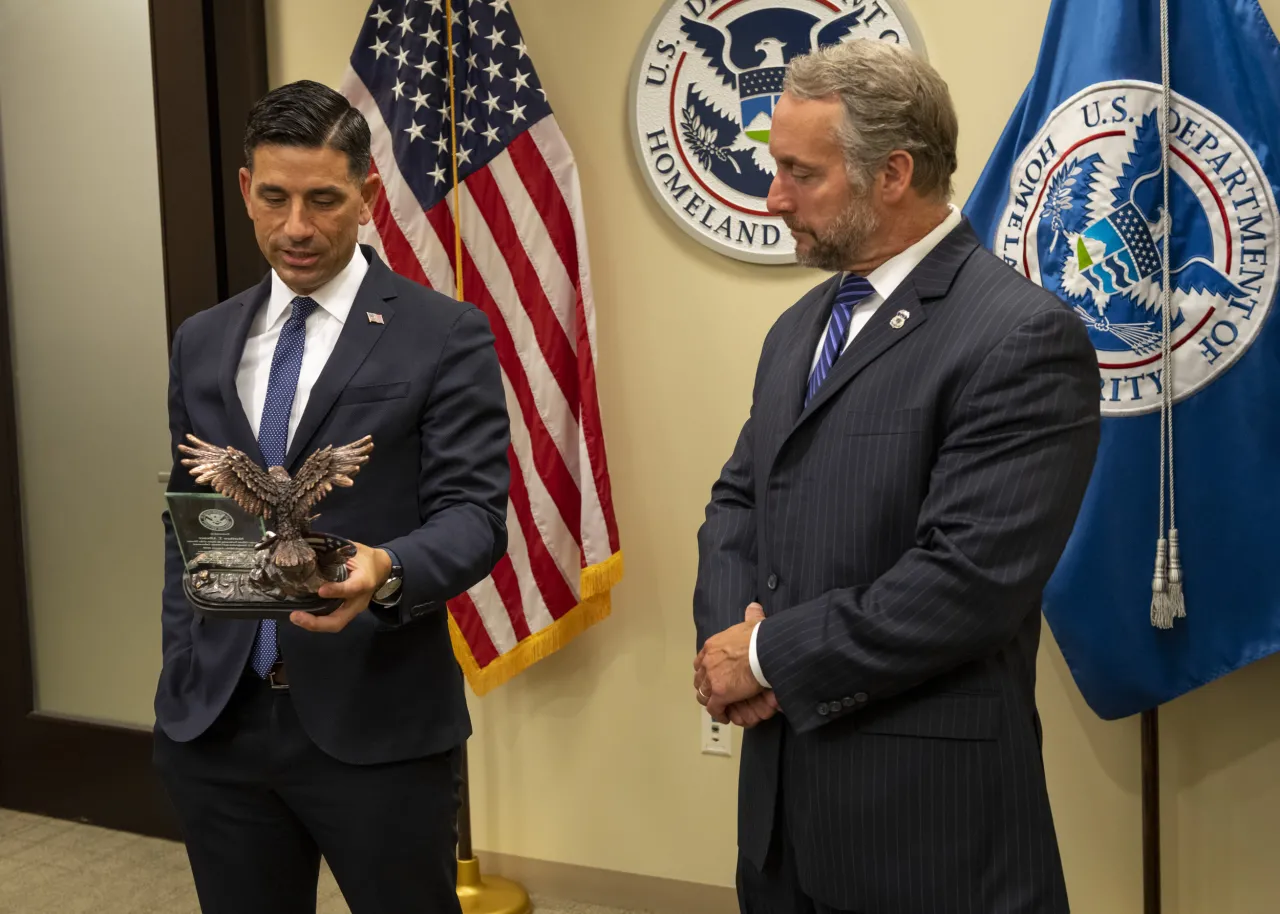 Image: Acting Secretary Wolf Awards Departing ICE Director (2)