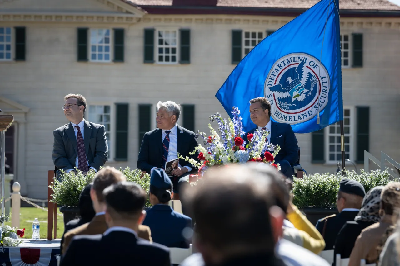 Image: DHS Deputy Secretary John Tien Participates in a Naturalization Ceremony in Mount Vernon, Va. (002)