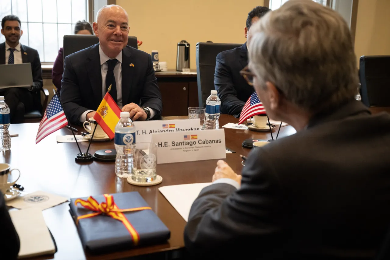 Image: DHS Secretary Alejandro Mayorkas Meets with Spanish Ambassador (013)