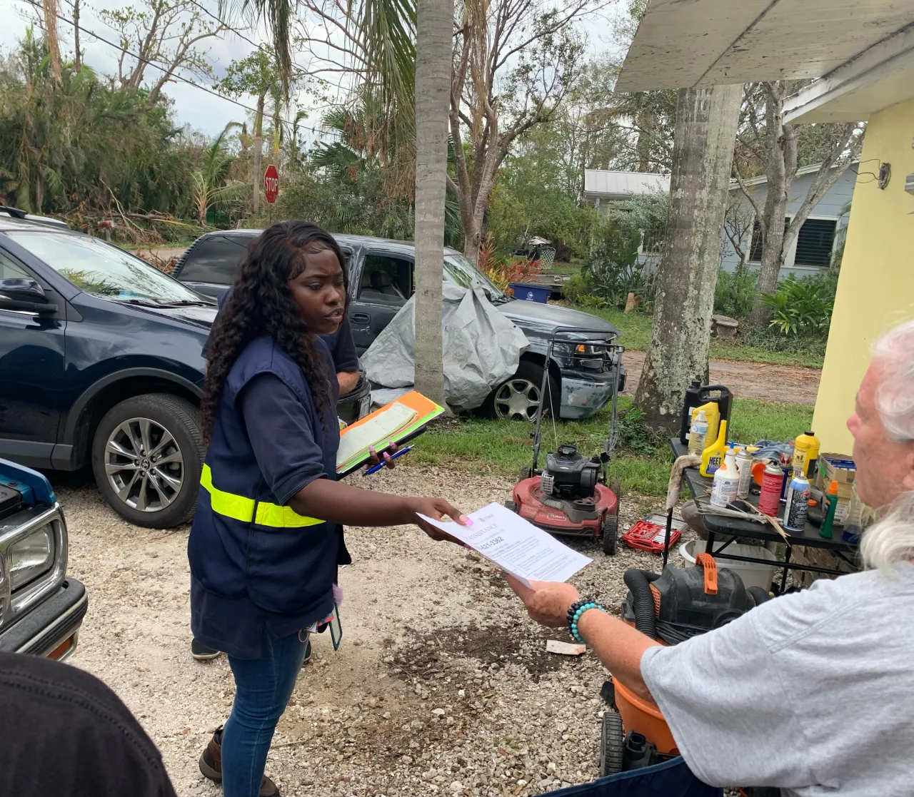 Image: FEMA Disaster Survivor Assistance Team Members Helping Residents Apply for Assistance (3)