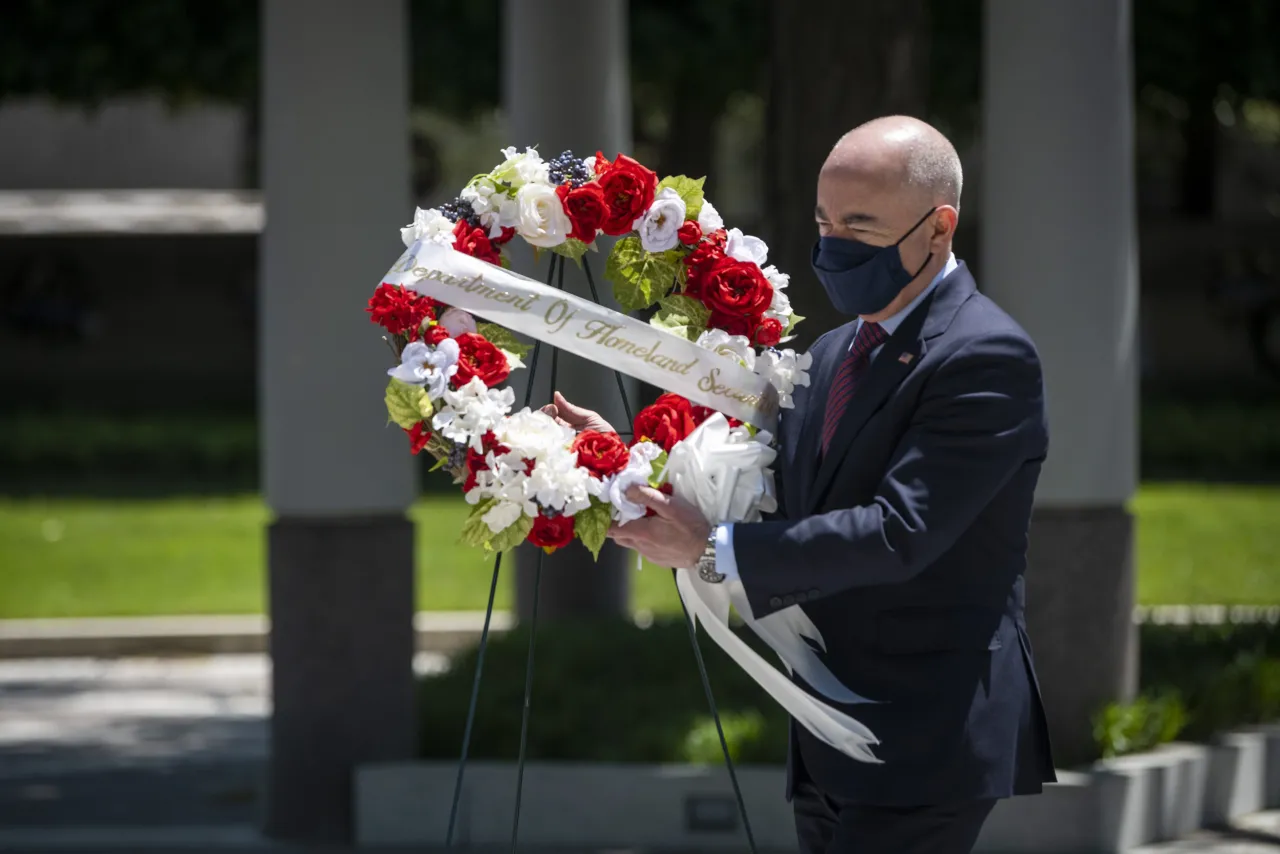 Image: DHS Secretary Alejandro Mayorkas Participates in Wreath Laying at the National Law Enforcement Officer Memorial (10)