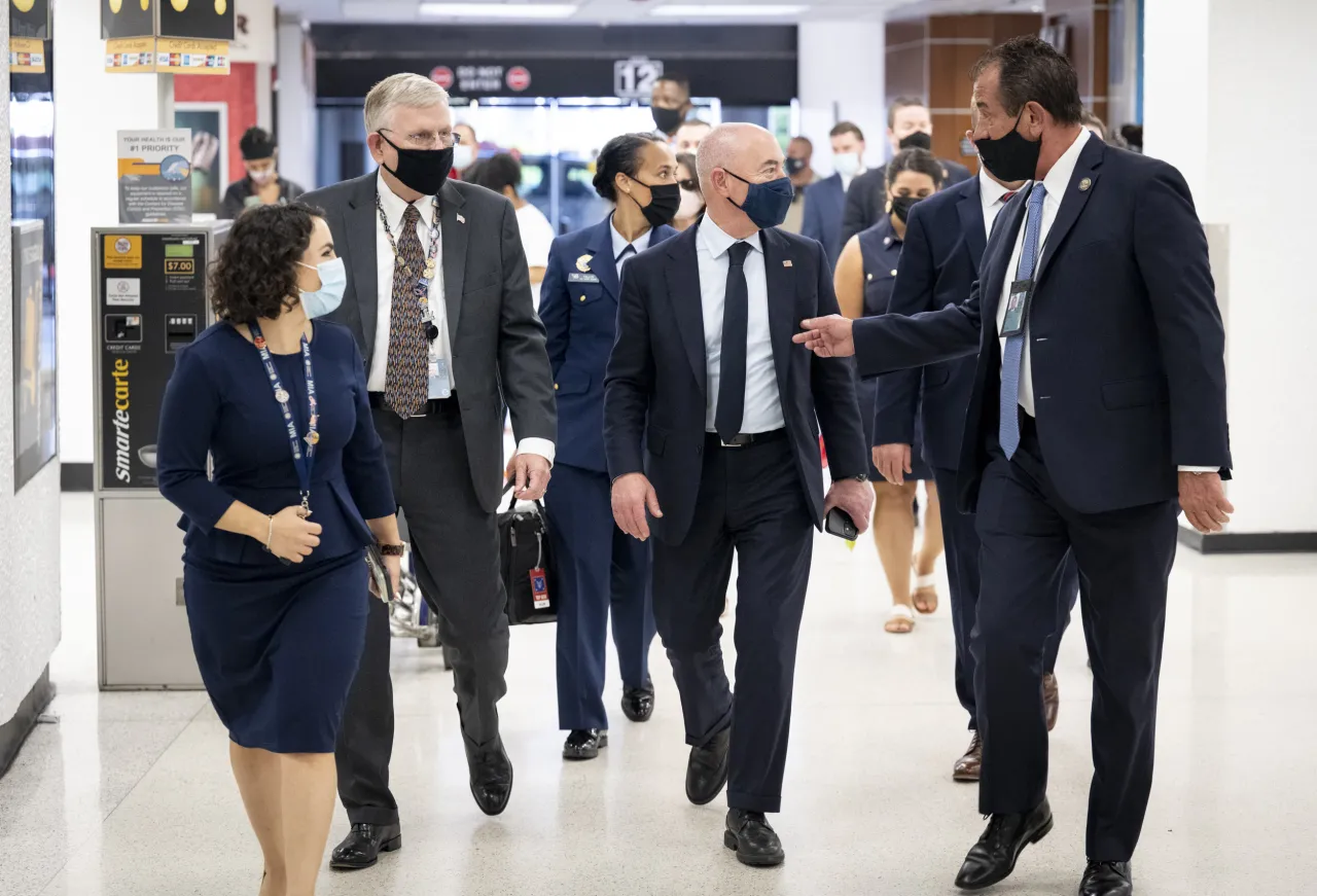 Image: DHS Secretary Alejandro Mayorkas Meets with TSA Employees at Miami International Airport (10)