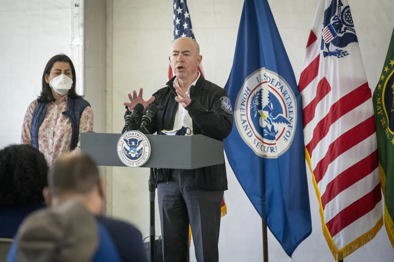 Image: DHS Secretary Alejandro Mayorkas Tours CBP Donna Processing Center (17)