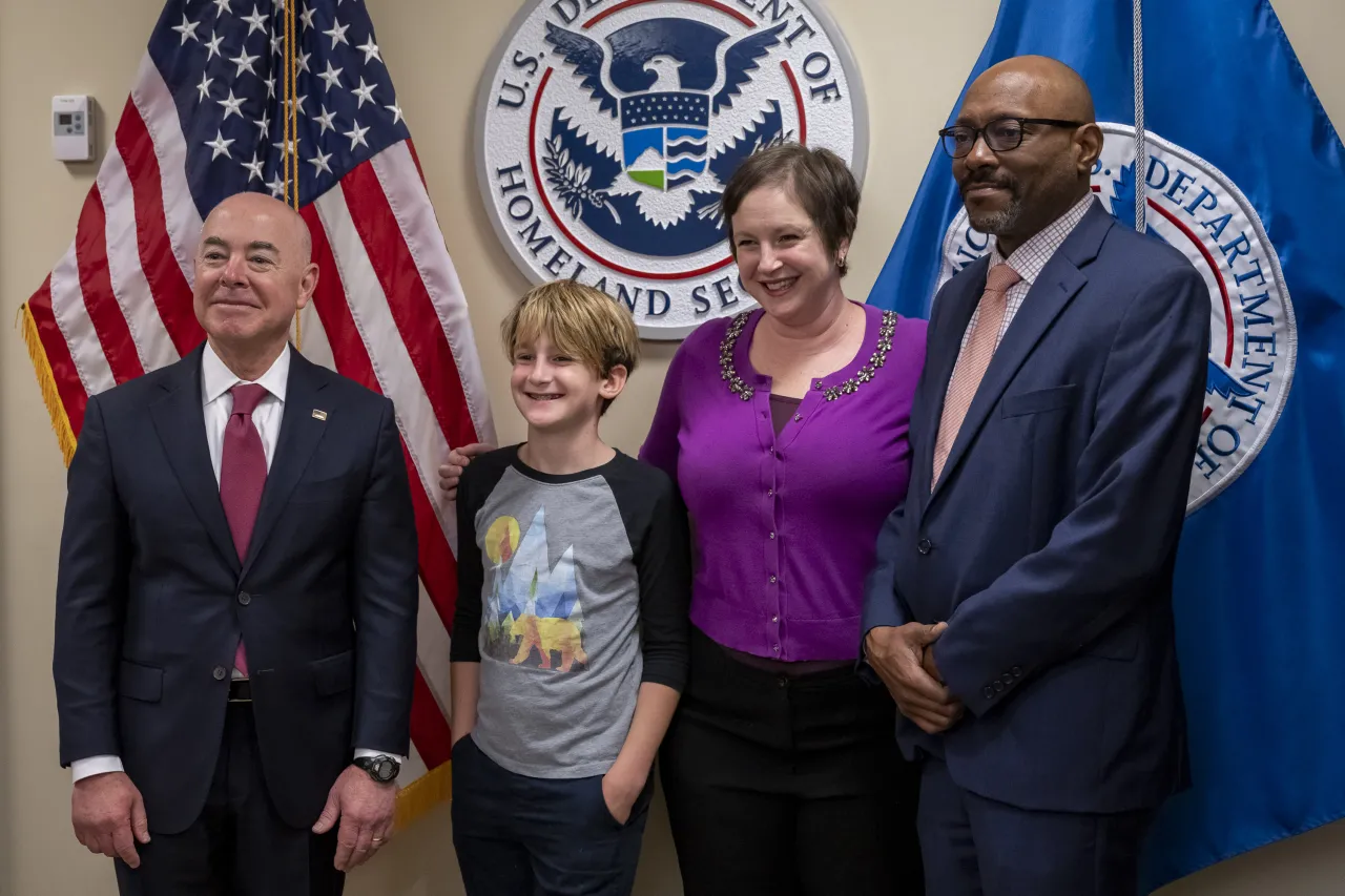 Image: DHS Secretary Alejandro Mayorkas Says Farewell to Acting ICE Director  (014)