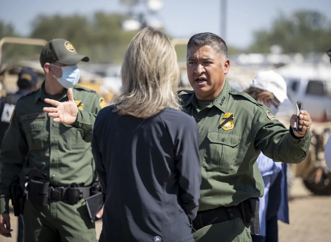 Image: DHS Secretary Alejandro Mayorkas Tours Del Rio International Bridge (17)