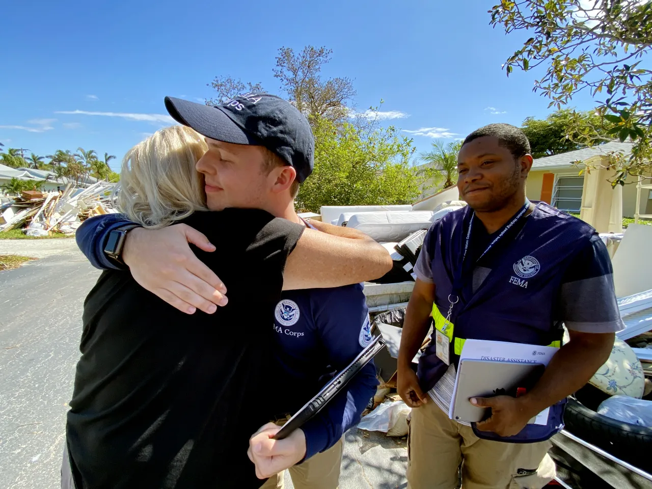 Image: FEMA Canvasses Neighborhoods After Hurricane Ian (3)