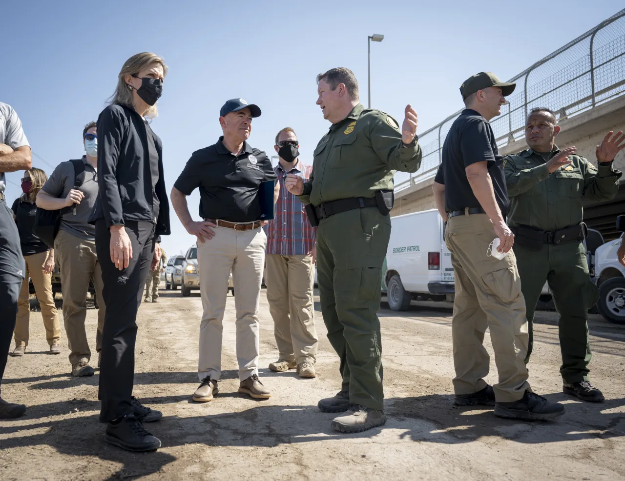 Image: DHS Secretary Alejandro Mayorkas Tours Del Rio International Bridge (4)