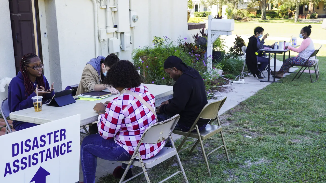 Image: FEMA Disaster Survivor Assistance at Volesia Vida Nueva (1)