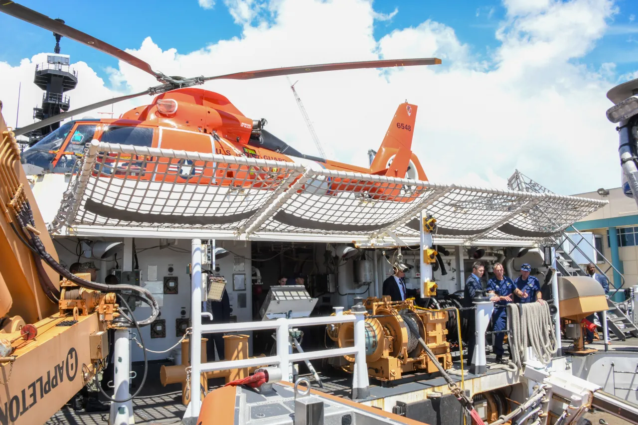 Image: Coast Guard Cutter Hamilton Drug Offload - Crew Visit (26)