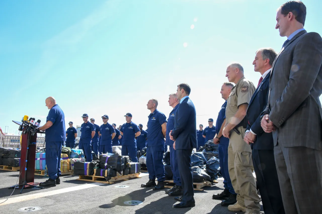 Image: Coast Guard Cutter Hamilton Drug Offload - Crew Visit (11)