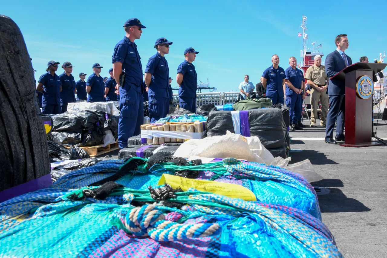 Image: Coast Guard Cutter Hamilton Drug Offload - Crew Visit (17)