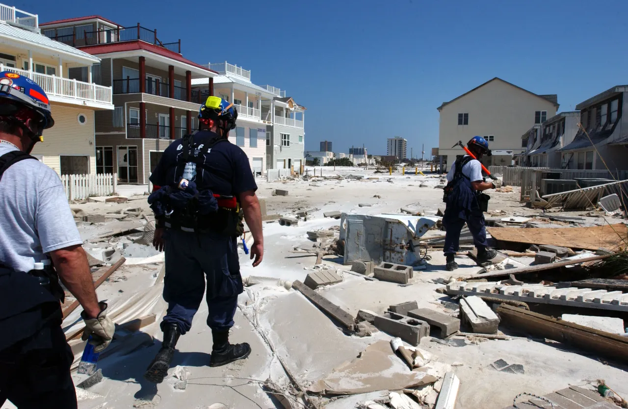 Image: Hurricane Ivan - Urban Search and Rescue workers search for survivors