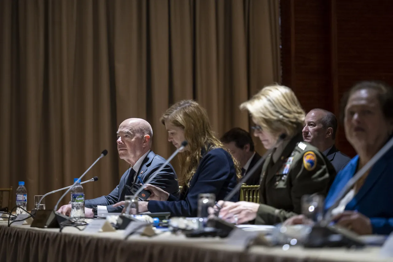 Image: DHS Secretary Alejandro Mayorkas Participates in a Trilateral Meeting with Panamanian and Columbian Officials   (024)
