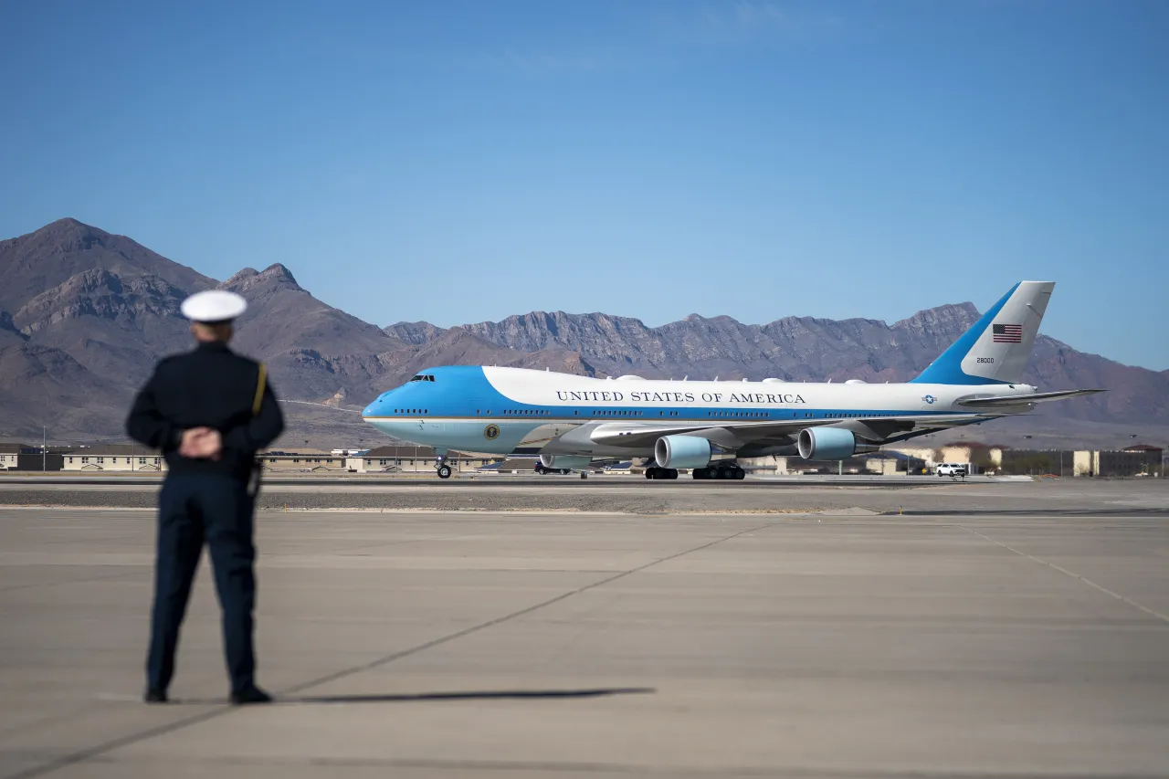 Image: DHS Secretary Alejandro Mayorkas travels to El Paso with President Biden (001)