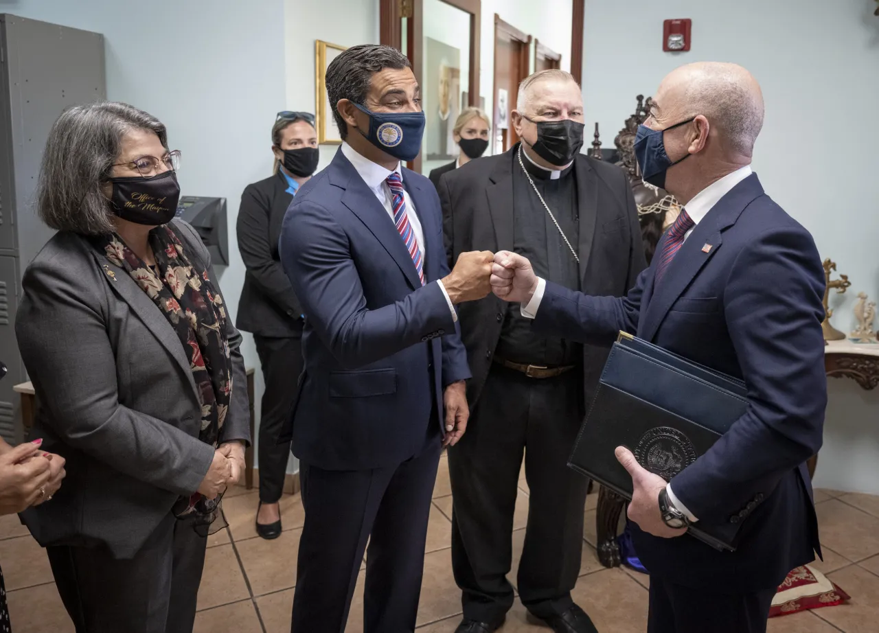 Image: DHS Secretary Alejandro Mayorkas Meets with Cuban-American Community Leaders (20)