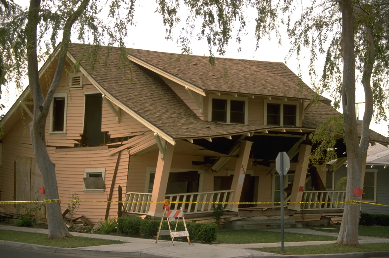 Image: Northridge Earthquake - Buildings, cars and personal property were all destroyed