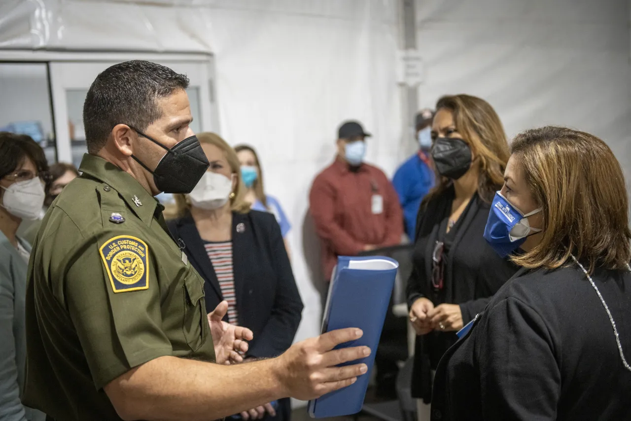 Image: DHS Secretary Alejandro Mayorkas Tours CBP Donna Processing Center (04)