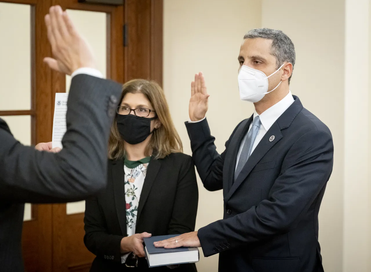 Image: DHS Deputy Secretary Tien Swears in Robert Silvers (15)