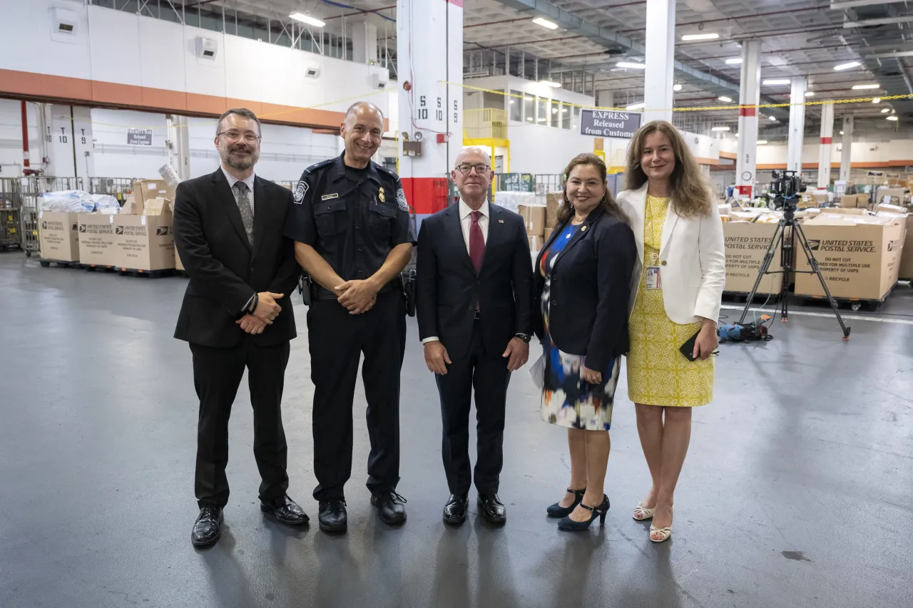 Image: DHS Secretary Alejandro Mayorkas Tours the CBP IMF at JFK (087)