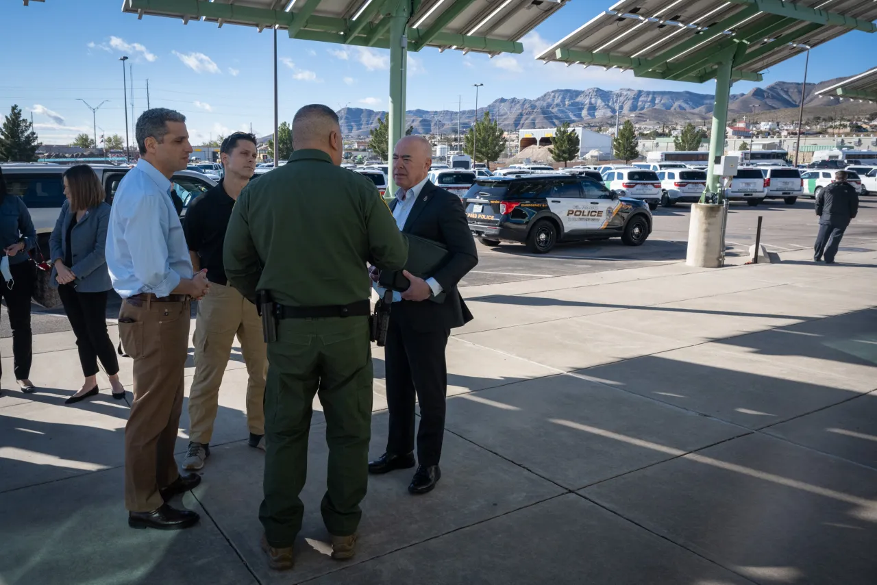 Image: DHS Secretary Alejandro Mayorkas Visits USBP El Paso Station (014)