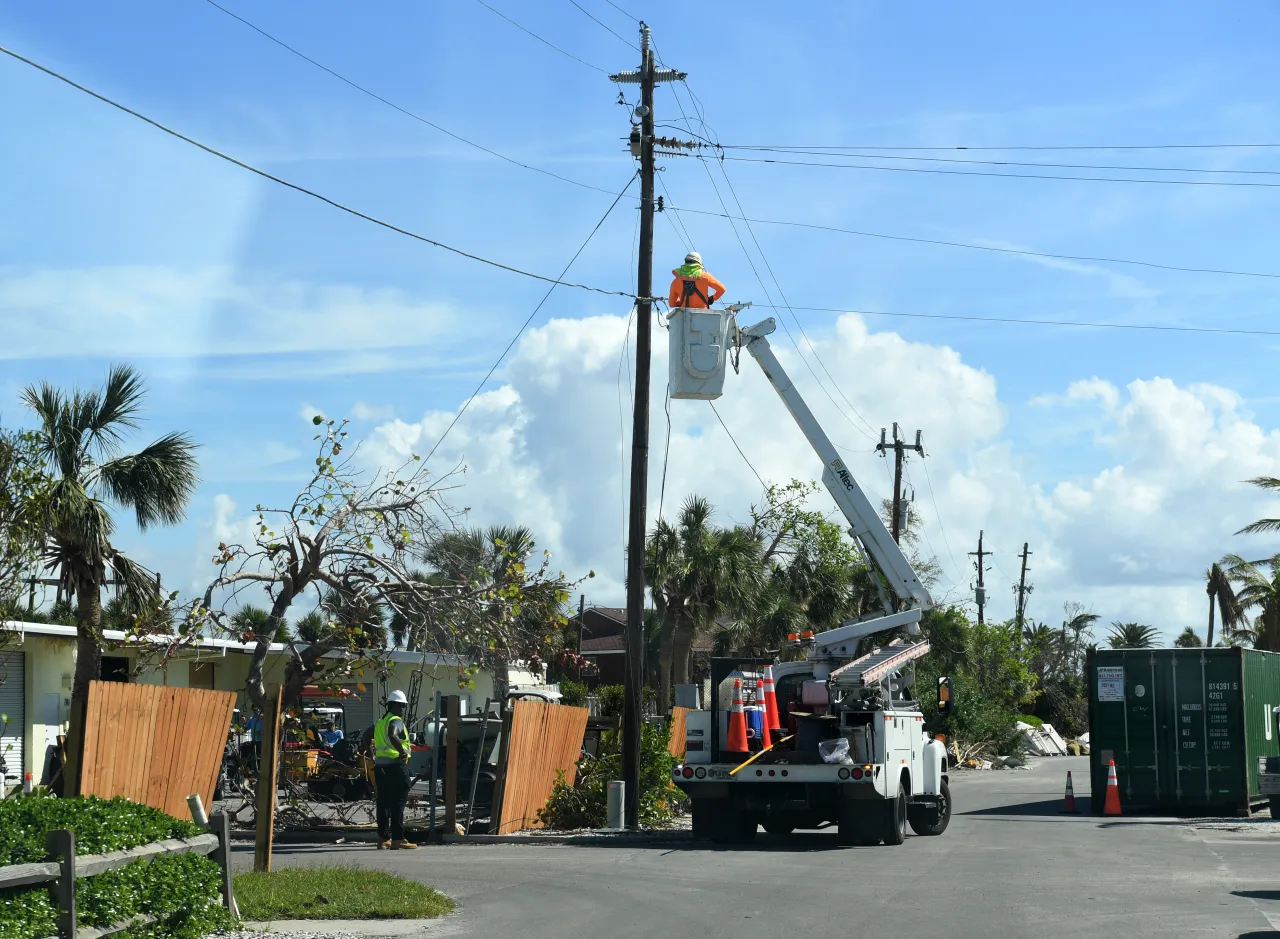 Image: Crews Work to Restore Power on Gasparilla Island