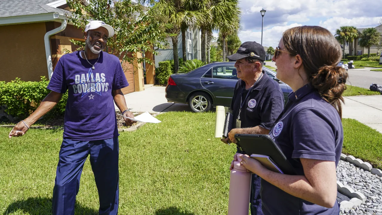 Image: FEMA Disaster Survivor Assistants Go Door to Door After Hurricane Ian