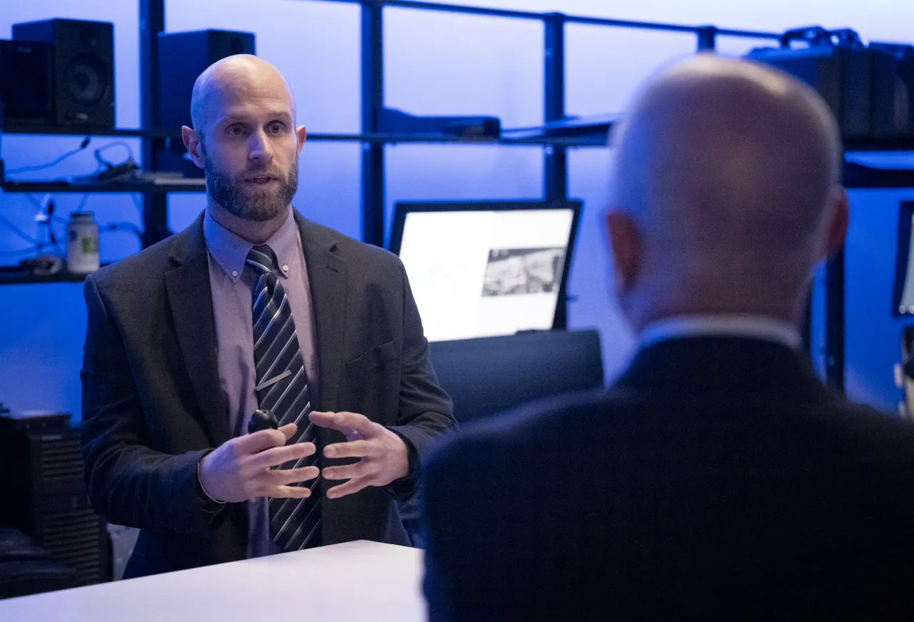 Image: DHS Secretary Alejandro Mayorkas Visits HSI Cyber Crimes Center (025)