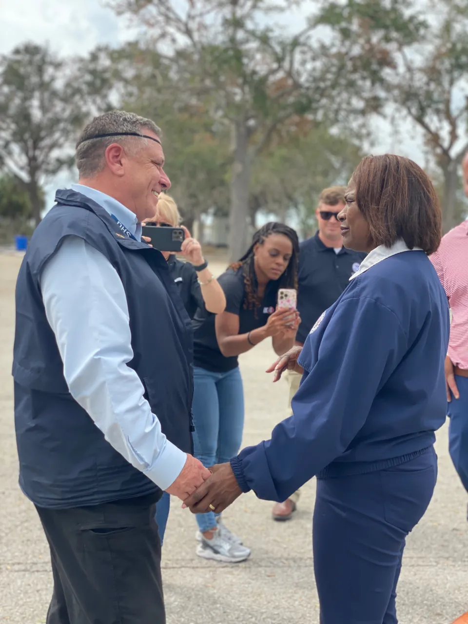 Image: Representatives Al Green and Val Demings Visit a FEMA Disaster Recovery Center (9)