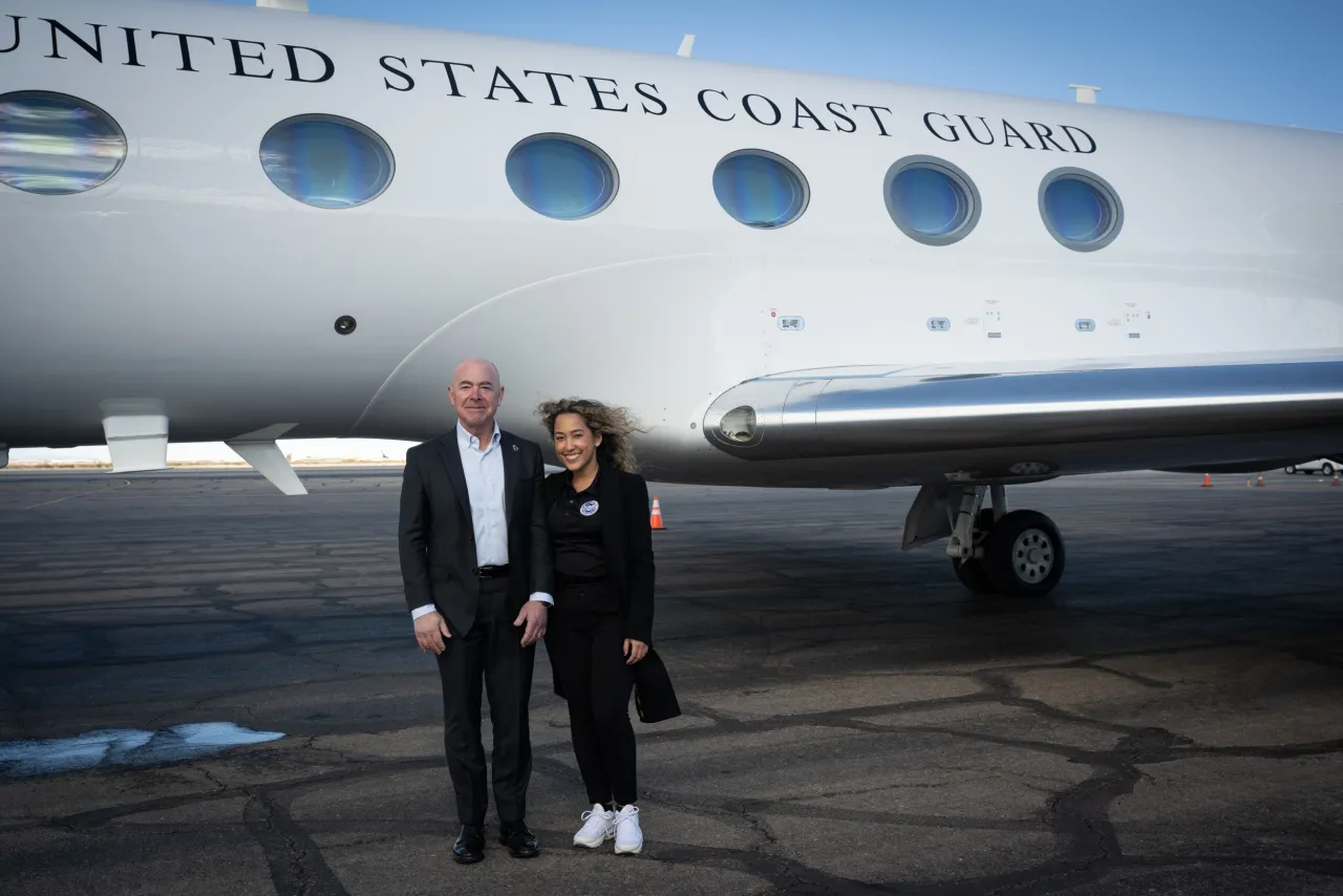 Image: DHS Secretary Alejandro Mayorkas Departs El Paso, TX (053)