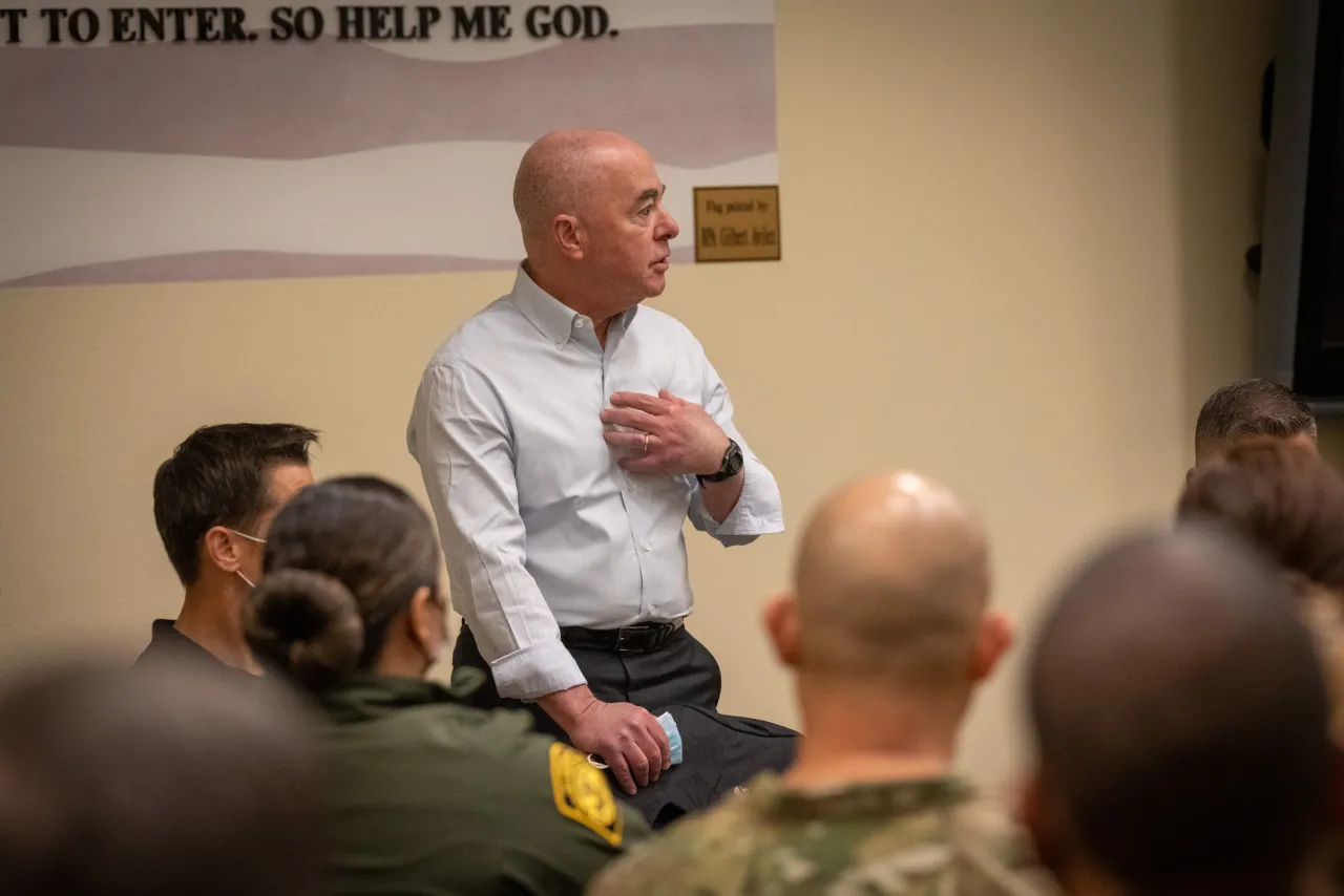 Image: DHS Secretary Alejandro Mayorkas Visits USBP El Paso Station (019)