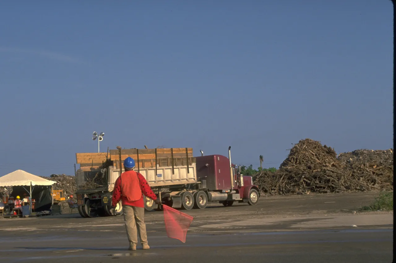 Image: Hurricane Andrew - Clean up commences (2)