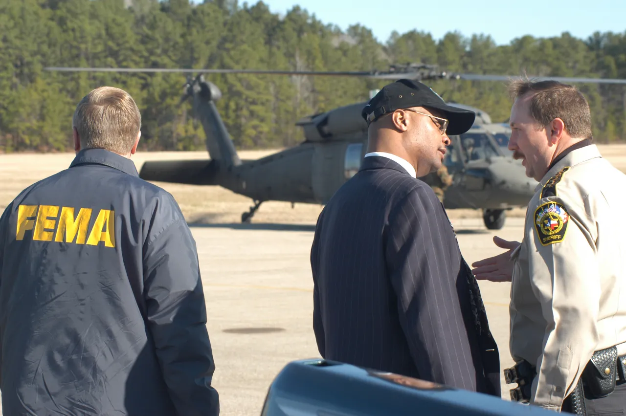 Image: Columbia Shuttle Disaster - Officials await the arrival of the Columbia Accident Investigation Board