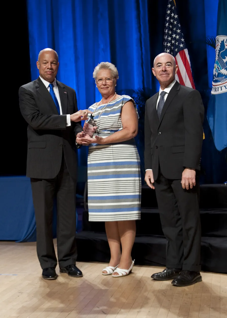 Image: Secretary's 2016 Award for Exemplary Service Presented To Diana L. Hildebrand