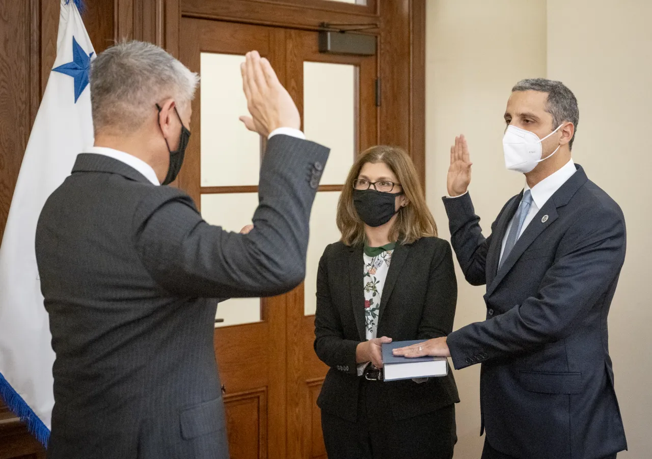 Image: DHS Deputy Secretary Tien Swears in Robert Silvers (4)