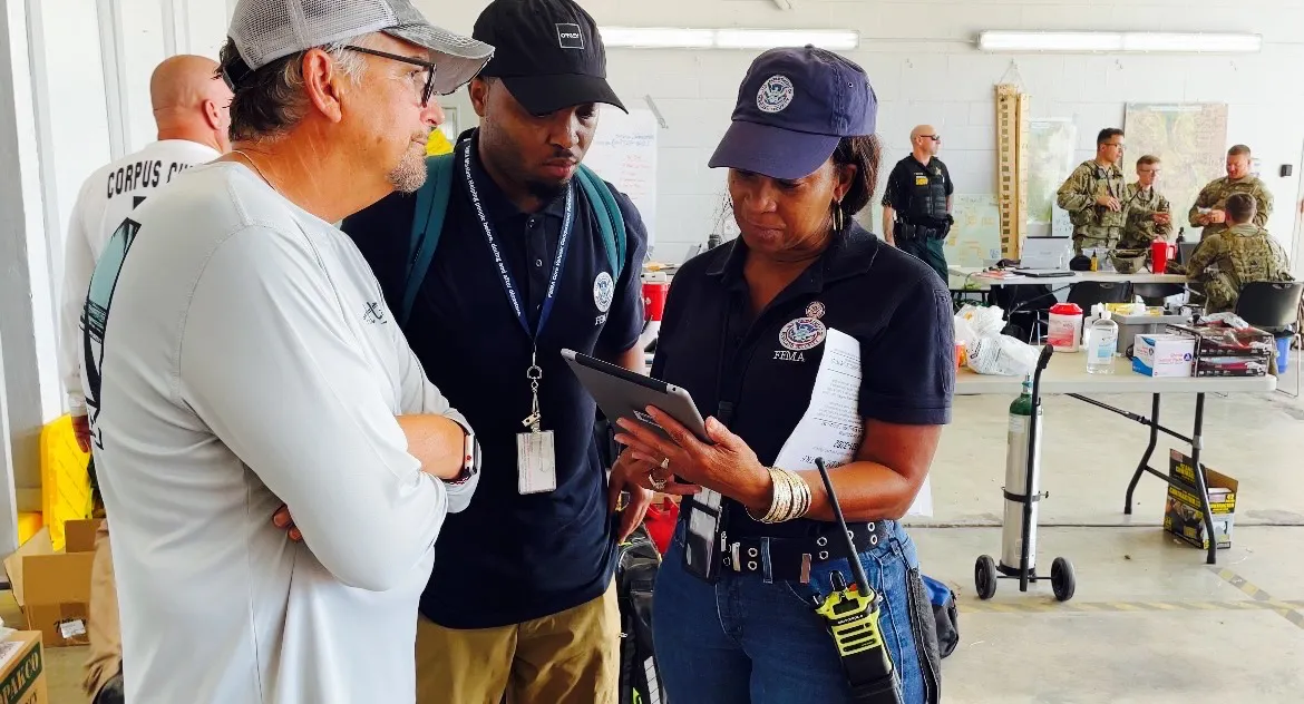 Image: FEMA Disaster Survivor Assistance Teams Help After Hurricane Ian (6)