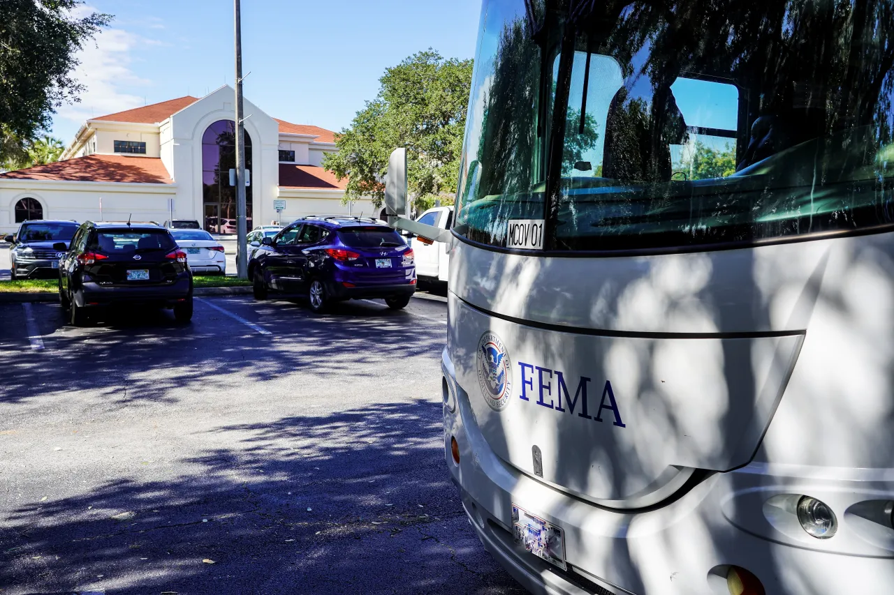 Image: FEMA Disaster Recovery Center in Kissimmee (1)