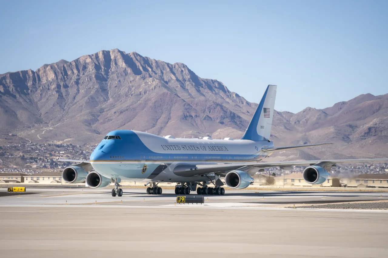 Image: DHS Secretary Alejandro Mayorkas travels to El Paso with President Biden (002)