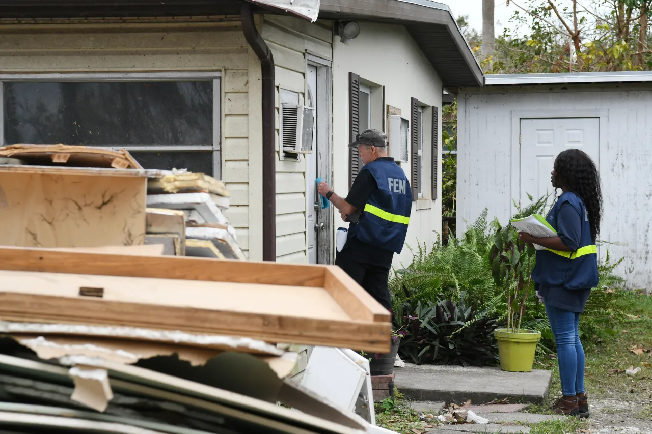 Image: FEMA Disaster Survivor Assistance Team Go Through Neighborhood Impacted by Hurricane Ian (2)